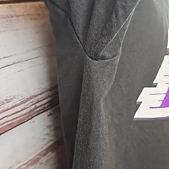 LOS ANGELES LAKERS BLACK SHORT SLEEVE PULLOVER TEE - Picture 6 of 7